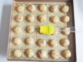 表面刷上一层全蛋液