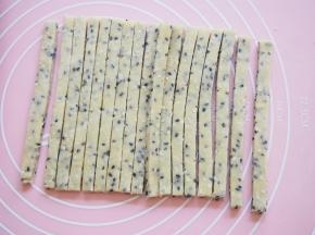 去掉边角切成长方形，再切成长条