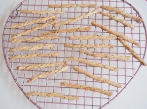 烤箱预热至180度，中层，上下火，25分钟左右观察表面呈金黄色即可