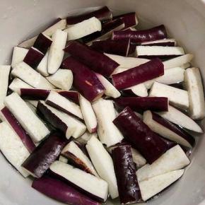 清水加点盐，泡上5分钟，