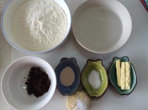 1、	准备所需要食材，并准确秤重：