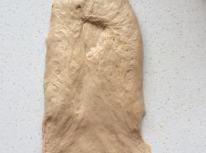 10、	借助刮板进行翻面，整理