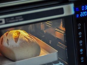 15、	放进预热好的烤箱，200度烤25分钟左右，途中注意观察，上色满意后加盖锡纸