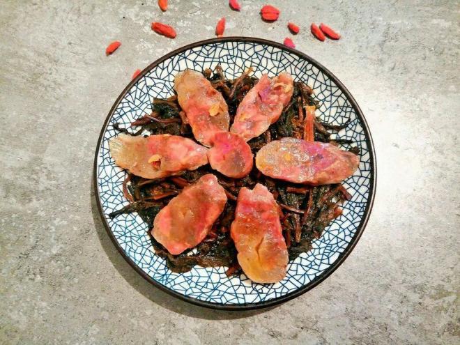 梅干菜蒸腊肠