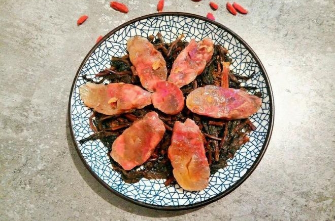 梅干菜蒸腊肠