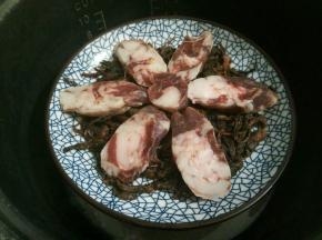 上锅蒸熟就可以（我是放在电饭煲上跟米饭一起蒸的）