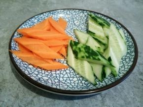  黄瓜，胡萝卜切片