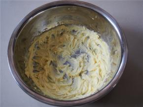 用打蛋器稍微打发