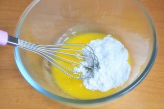 加入糖粉，搅拌均匀。