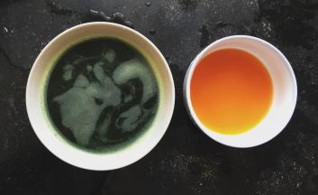 分别加水用料理机打成汁，过滤一下