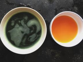 分别加水用料理机打成汁，过滤一下