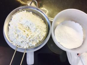 低粉，糖粉先过一次筛