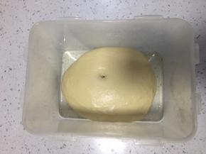 发到两倍大，手指蘸粉戳孔不回缩不塌陷