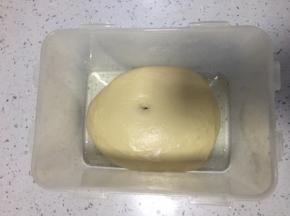 发到两倍大，手指蘸粉戳孔不回缩不塌陷