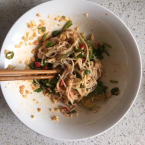 再加一点点生抽，拌匀