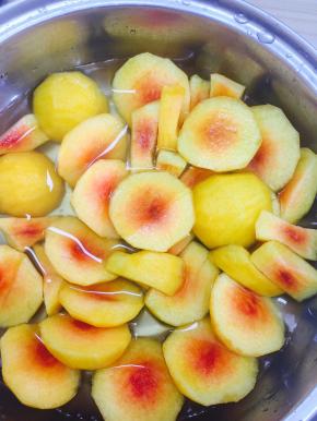 削皮，切块，尽量对半切开