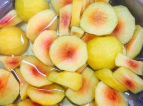 削皮，切块，尽量对半切开