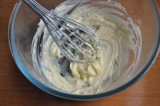 用打蛋器搅拌几下。