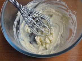 用打蛋器搅拌几下。