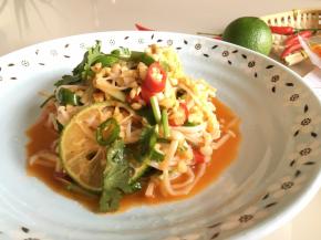 拌好的酸爽金针菇