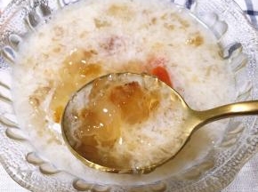 味道不仅棒还很养颜，富含胶原蛋白的甜汤～