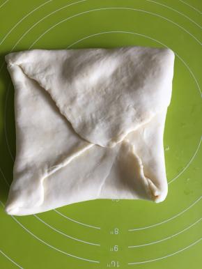 四面叠起包裹好黄油