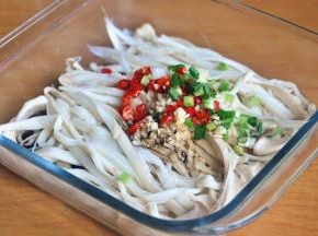 再加入少量的糖粉，混合均匀。