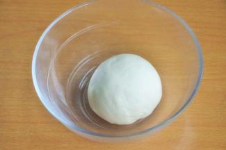 目前是夏天，常温发酵40分钟左右，其它季节，可用面包机或者烤箱的发酵功能。