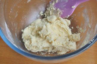 翻拌均匀，无干粉即可。