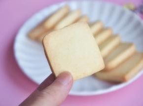 加入炼奶的曲奇，别有一番风味。