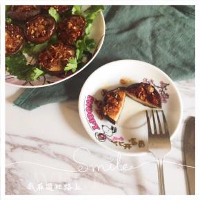 5:烤完出炉，摆到事先铺好香菜的盘子里，OK啦……可以享用咯。