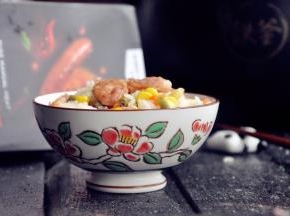 香喷喷的香肠焖饭，可以开吃啦，这个香肠不添加淀粉，小朋友也可以放心食用。