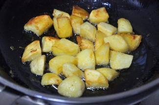 煎的过程中不要急着翻面。