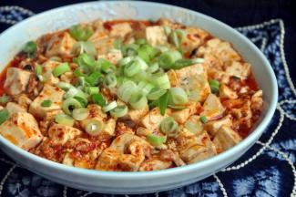 撒上适量的葱花，香喷喷的开动吧！