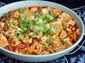 撒上适量的葱花，香喷喷的开动吧！