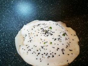 撒熟的黑芝麻，