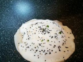 撒熟的黑芝麻，