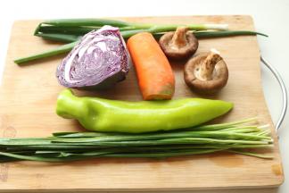 蔬菜准备好，处理干净。