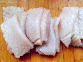 再旋转90度，同样交叉切花刀，然后分成几段