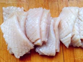 再旋转90度，同样交叉切花刀，然后分成几段