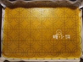 送入烤箱中用70℃热风烤功能低温烘干5个小时