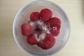 草莓的简单提一下，过程都一样，所有材料混合打成泥