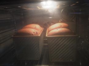 放入预热好190度烤箱烘烤40分钟