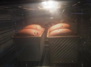 放入预热好190度烤箱烘烤40分钟