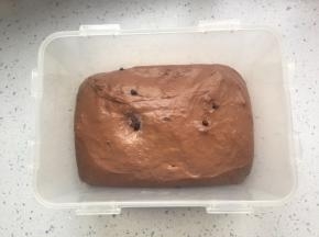 发到两倍大，用手指蘸粉戳孔不回缩不塌陷