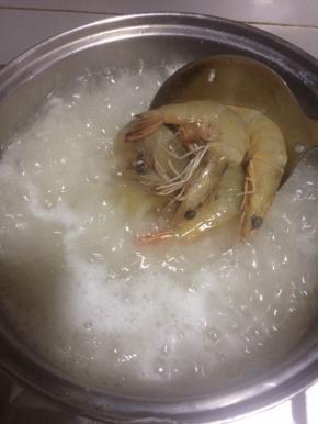 再加入虾滚2分钟