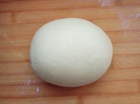 揉去气泡，盖好静置饧面20分钟