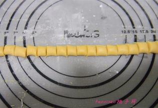 再切成小方粒；