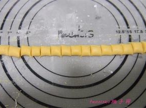 再切成小方粒；