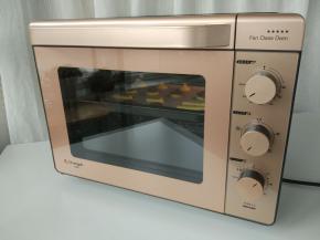 入预热好的烤箱，中层，焙旋风模式200度，约25分钟左右。中途不要开烤箱，以免遇冷回缩。烤好后取出晾凉。